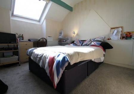 4 Bed - Bright 4 Bedroom House, Crookes - Photo 4