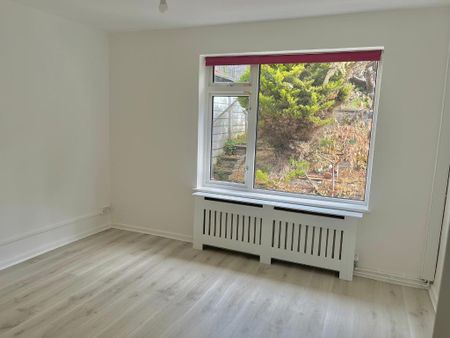 2 bedroom semi-detached bungalow to rent - Photo 3