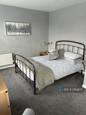 1 bedroom in a house share to rent - Photo 4