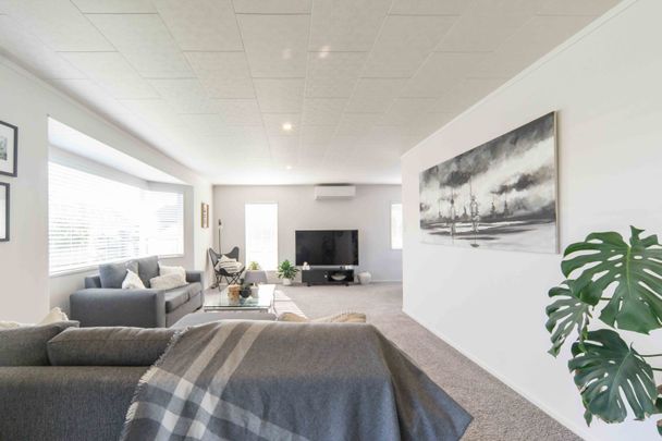 Gorgeous Three Bedroom Home - Photo 1