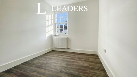 3 bedroom apartment to rent East Street, Rochford, Essex, SS4 - Photo 3