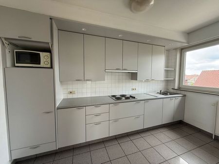 Appartement met 3 slaapkamers, balkon en garage nabij het centrum - Photo 3