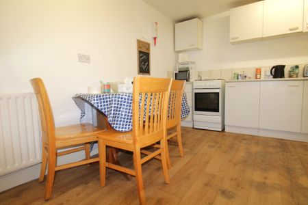 65 Monks Road, Lincoln, Lincolnshire, LN2 5HP - Photo 5