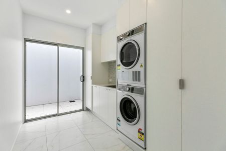 Fully Furnished Dream Rental Home in the Heart of Sunshine Beach &vert; &dollar;1&comma;400 Per Week - Photo 5