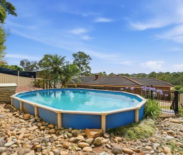 Spacious Family Home with Pool - Photo 3