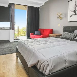 Modern Fully Furnished Studio in the Heart of Parramatta CBD! - Photo 2