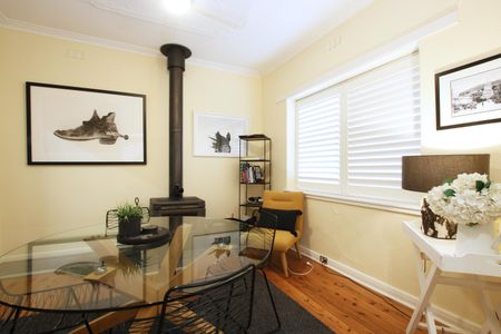 Charming Family Home In Central Albury - Photo 3