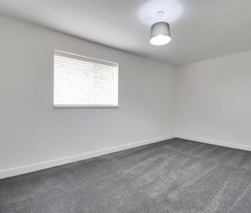 3 bedroom detached bungalow to rent - Photo 4