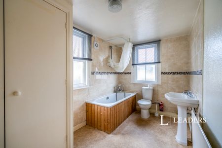 2 bedroom house to rent Wood Street, PO21 - Photo 5