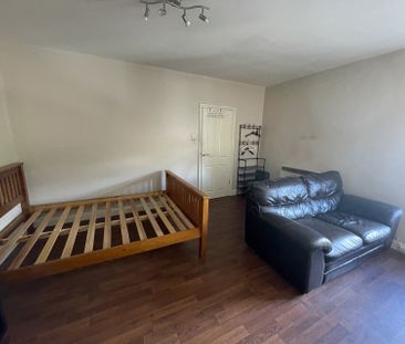 Flat 4 49A Chesterfield Road, S18 - Photo 3
