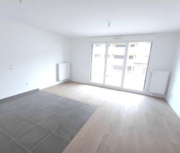 location Appartement T2 DE 42.3m² À RUEIL MALMAISON - Photo 2