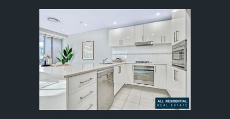 Seaside Serenity and Urban Sophistication Await: 2BR Apartment in Wollongong's Prime Location! - Photo 3