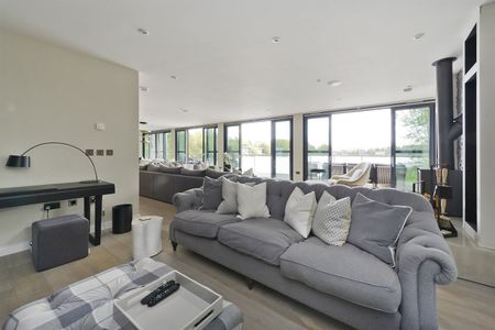 Orchard Lakehouse, GL7 - Photo 2