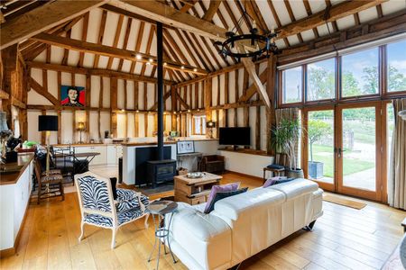 A spacious and attractive three bedroom barn conversion with views of the South Downs - Photo 3