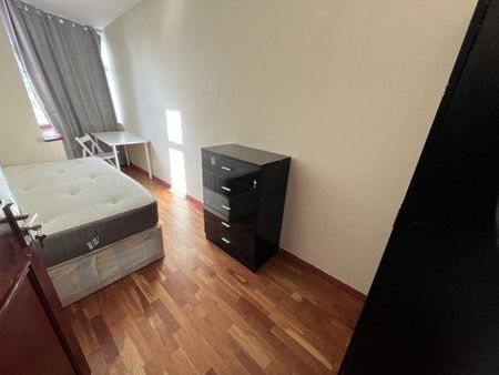 7 bedroom flat to rent - Photo 3