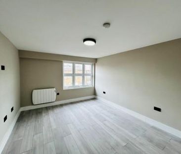3 bedroom flat to rent - Photo 4