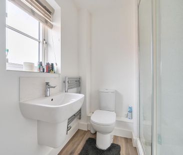 3 bedroom semi-detached house to rent - Photo 5