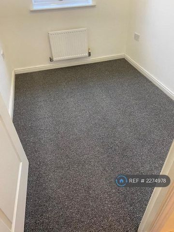 3 bedroom end of terrace house to rent - Photo 3