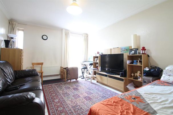 2 Bed Terraced House, St Clairs Road, CR0 - Photo 1