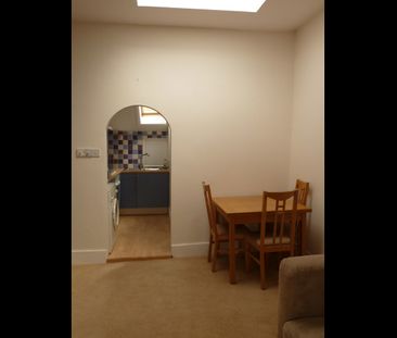 2 Bed Flat, Elsham Road, W14 - Photo 3