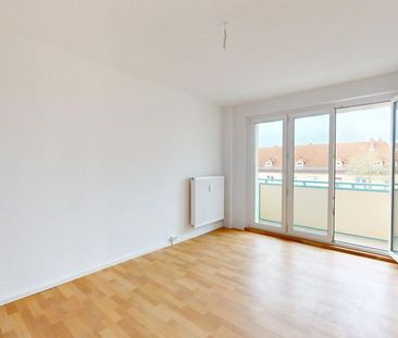 3-Raum-Wohnung mit Balkon, neu saniert! - Foto 1