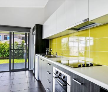 Stylish Home with Solar Just Minutes to Hospital Precinct - Photo 3