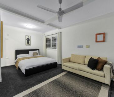 FABULOUS CHARACTER HOME IN CENTRAL SPRING HILL LOCATION WITH INGROU... - Photo 1