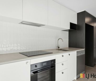 Modern One-Bedroom Apartment with Premium Amenities - Photo 4