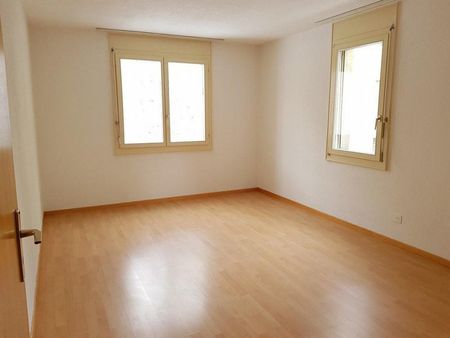 Schöne 4.5 Zimmer Wohnung mit Balkon - Foto 4