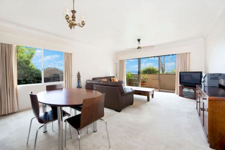 Spacious Sunny Apartment - Photo 3