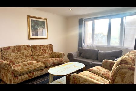 2 Bed Flat, Sullivan Court, SW5 - Photo 3