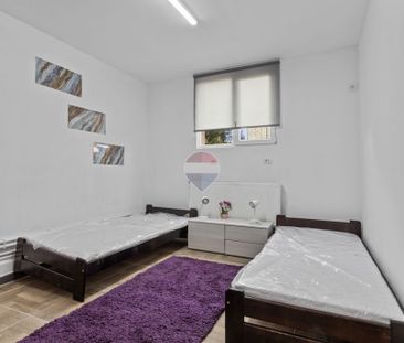 Spatiu de inchiriat cu 4 camere și 4 băi Zona Făt-Frumos - Photo 1