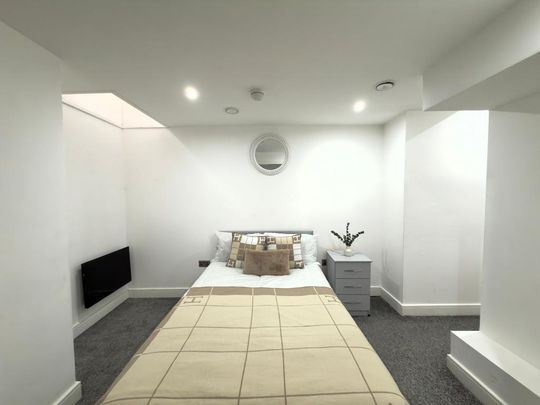 1 bedroom in a flat share to rent - Photo 1
