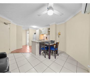 Stylish Chevron Island Living - Walk to everything! - Photo 1