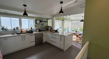 4-bedroom character home, with sea views and sun - Photo 5