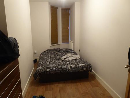 Available 2 Bed Flat - Ground Floor - Photo 2