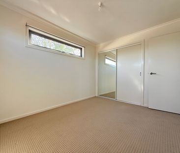 1A Irvine Street, Pascoe Vale South VIC 3044 - Townhouse For Rent |... - Photo 3