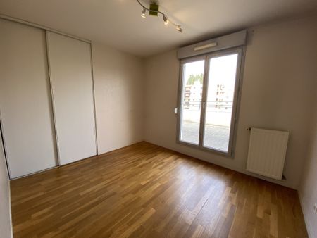 Location Appartement 3 pièces 74m² LYON 9ème - Photo 3