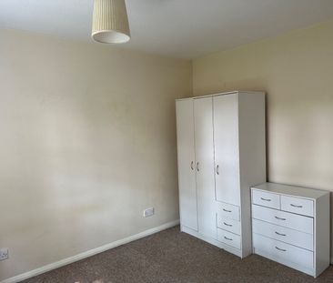 2 Bed Flat, Tytler Gardens, EH8 - Photo 2