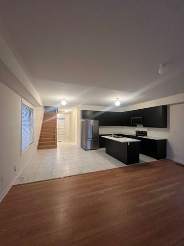 For Lease - 35 Tamworth Terrace, Barrie, Ontario - Photo 3