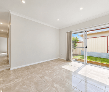 2 BEDROOM HOME WITH SEPARATE ENTRANCE – PRIME LOCATION - Photo 3