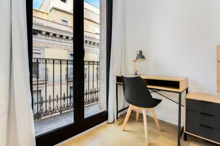 Carrer de la Reina Cristina, Barcelona, Catalonia 08003 - Photo 2