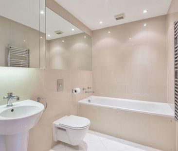 3 bedroom flat to rent - Photo 4