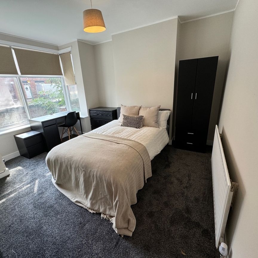 4 Bed Semi-Detached House, Beeston Road, NG7 - Photo 1