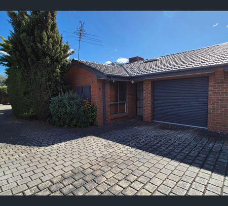 36 Wonganella Drive, Keilor East, Vic 3033 - Photo 4