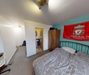 3 bedroom flat to rent - Photo 5