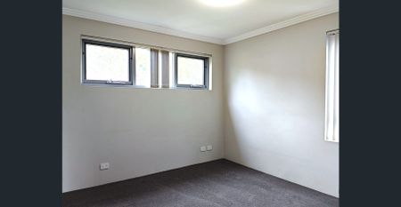 Welcome to this light-filled top-floor unit, set in a boutique block of just six. - Photo 5