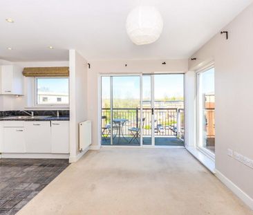 2 bedroom apartment to rent Canalside, Redhill, Surrey, RH1 - Photo 1