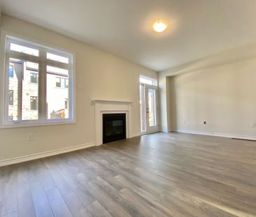 For Lease - 21 Viola St. Street, East Gwillimbury, Ontario - Photo 2