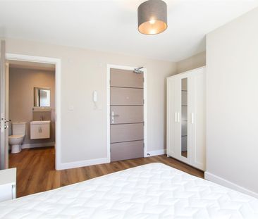 Room 5, High Street, Cherry Hinton, Cambridge - Photo 2